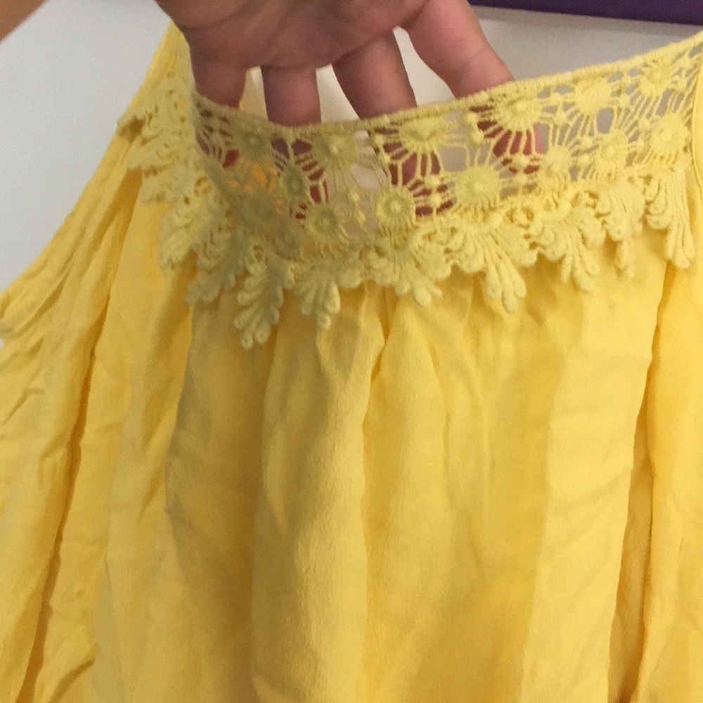 Bisou Bisou NWT Yellow Cold shoulder dress - Picture 4 of 8